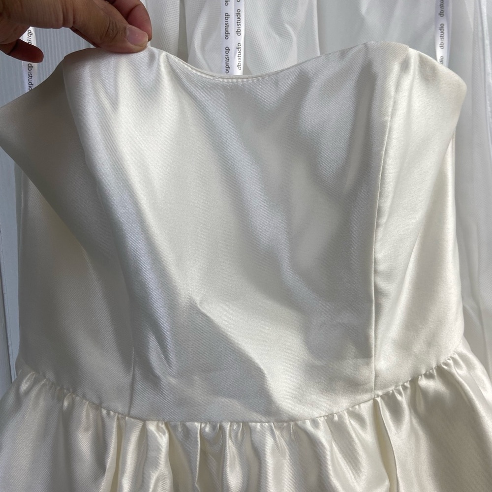 David Bridal’s white wedding dress size 10 - Picture 3 of 7